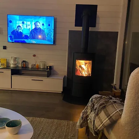 Holiday home Under Sky - з теплим басейном ,чаном-джакузі, панорамною ванною та Playstation 5 Slavske